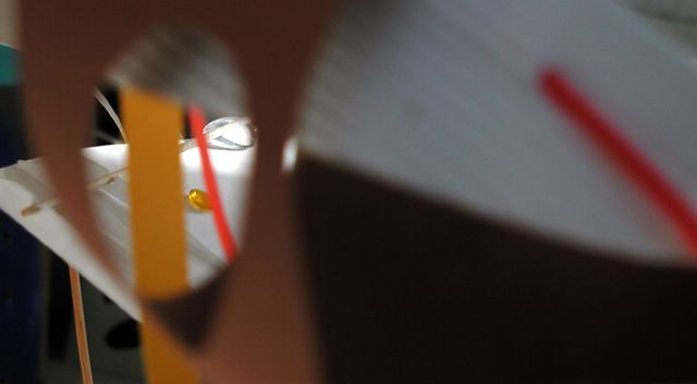 detail rotace na ose napětí